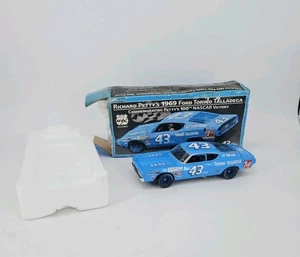 NASCAR Richard Petty 1969 Torino Talladega 100th Win 1/24 Scale Diecast - Picture 1 of 6
