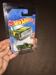 Hot Wheels 69 Chevy Pickup Super Treasure Hunt 2020 L Case mit Protector  - Bild 1 von 7