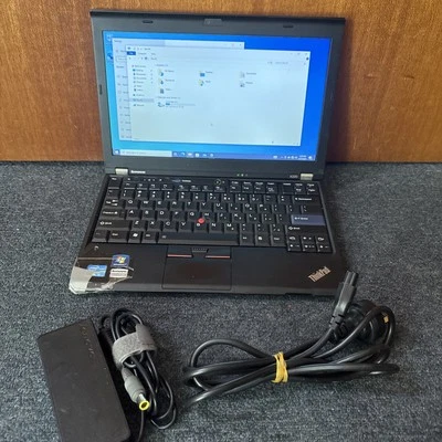 Lenovo ThinkPad X220 128 GB SDD 6 GB RAM *Algunos daños cosméticos* Foto 1 de 4