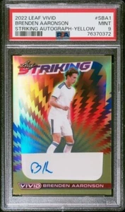2022 Brenden Aaronson Leaf Vivid Yellow Leeds United autografato 8/10 PSA 9 COME NUOVO - Foto 1 di 3