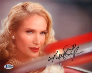 KELLY LYNCH SIGNED AUTOGRAPHED 8x10 PHOTO CELEBRATED ACTRESS MODEL BECKETT BAS - Picture 1 of 2