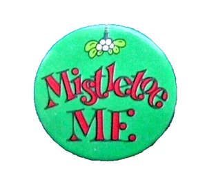 Hallmark BUTTON PIN Christmas Vintage MISTLETOE ME 1990s 1.5" MINI Pinback - Picture 1 of 2