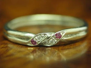 925 Argento Sterling Anello Con Spinello Ricoperto / Vero Argento / 1,4g / Rg 53 - Foto 1 di 3