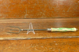 VINTAGE ANTIQUE 15” GREEN WOOD HANDLE THREE TINE PRIMITIVE COOKING FORK - Picture 1 of 6