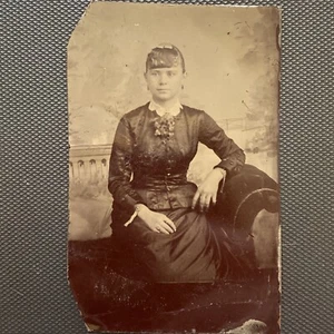 ATQ Circa 1840 1865 Tintype Victorian Era Young Woman In Dress - Picture 1 of 1