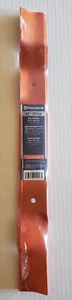 Paquete de 2 hojas de acolchado OEM Husqvarna 596772301 para cubierta estampada de 42" 594892701 - Imagen 1 de 2
