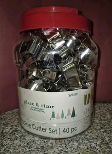 Mini cortadores de galletas de Navidad de metal con recipiente 40 unidades - Imagen 1 de 3