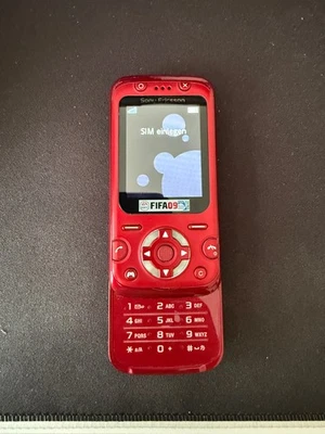 Sony Ericsson F305 EA Sports FIFA09 Edition Sliderphone, Erdbeerrot Top Zustand - Bild 1 von 4