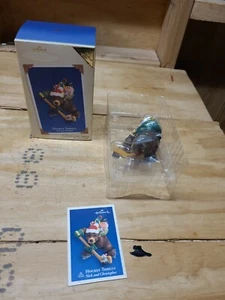  Hallmark Keepsake Ornament 2005 Multi-year Gift Hockey Thrills Nick and Christo - Picture 1 of 12