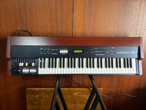 Hammond XK-1 61-Tasten-Orgel mit zwei digitalen Tonrad-Motoren und integrierten Effekten - Bild 1 von 12