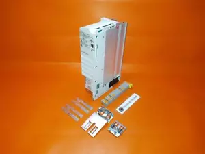 Convertidor de frecuencia Lenze tipo: E82DV222K4C928 - 2,2 kW - Imagen 1 de 4
