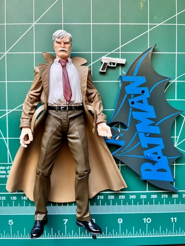 DC Collectibles Direct Batman Hush Commissioner Gordon Loose Complete Cover