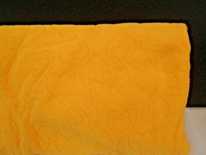 MANTA DE LANZAMIENTO DE FLORES DE CORAZÓN AMARILLO 50 x 70 SUAVE LIGERA - Imagen 1 de 5