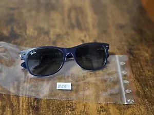 OCCHIALI DA SOLE VINTAGE RAY BAN RB 2132 WAYFARER 6053/71 BLU MADE ITALY 55/1... - Foto 1 di 16