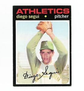 1971 Topps Baseball Card #215 Diego Segui Oakland A's