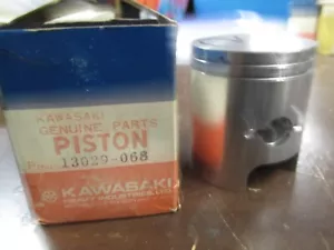 Kawasaki OEM NEW piston 13029-068 - Foto 1 di 1