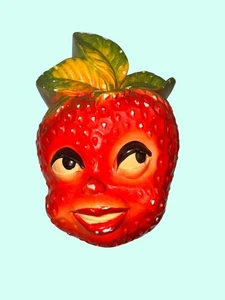 Appendiabiti da parete antropomorfo vintage viso fragola gesso dipinto a mano - Foto 1 di 7