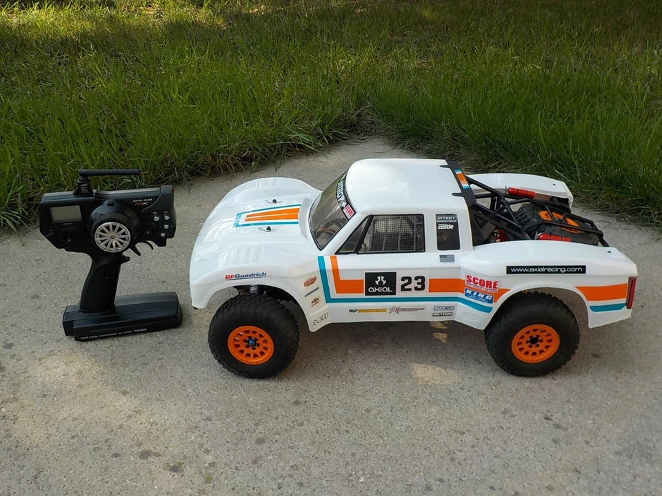 Increíble camión trofeo Axial Yeti Score RTR con castillo, Futaba, Integy, MIP, RPM + Foto 1 de 4