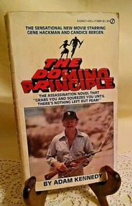 DOMINO PRINCIPLE ADAM KENNEDY SIGNET J7389 1ST 1976 ILL HACKMAN BERGEN ROONEY. - Imagen 1 de 9