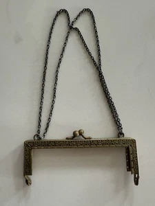Vintage Purse Clasp Frame Kiss lock Gold Tone Floral Design - Picture 1 of 3