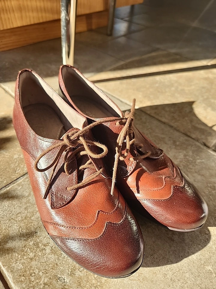 VESTIDO DE CUERO naturalizador 10N -1" Tacón Foto 1 de 4