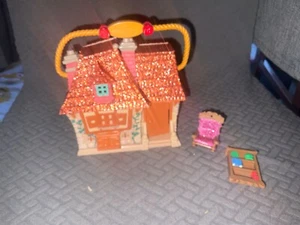 DISNEY ANIMATOR KLEINES BELLE'S HAUS MIT EIN PAAR MÖBELN - Bild 1 von 4