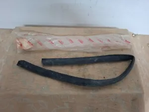 NOS TOYOTA トヨタ FRONT DOOR LOWER WEATHERSTRIP LH STOUT RK101 # 67866-95110 - Bild 1 von 1