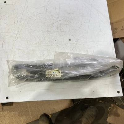 1992-1998 e36 318i 325i M3 BMW Rear Right Window Guide  Genuine BMW 51348213984 - Image 1 of 4