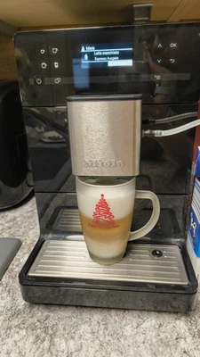 Miele Kaffeevollautomat CM5400, für Ganze Bohnen und Kaffeepulver - Bild 1 von 4