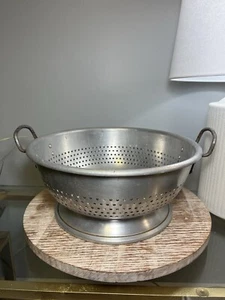 Vintage WEAR-EVER No. 4611 Colander Strainer Commercial Heavy Duty 11 QT 15" - Picture 1 of 19
