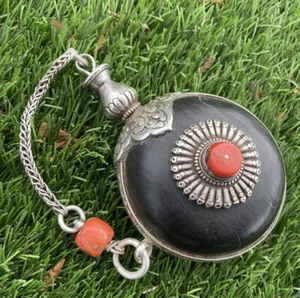 Antique Tibetan Or Mongolian  Horns Snuff  bottles. Coral And Tibetan Silver - Picture 1 of 4