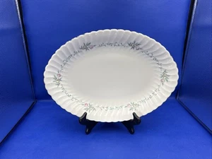 Syracuse Silhouette Herzausschnitt ovale Platte 14” x 10” Ausgezeichnet USA - Bild 1 von 5
