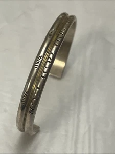 Vintage Indianer DKW Silber gestempelt kleine Manschette Armband Größe 4,5/16G - Bild 1 von 4