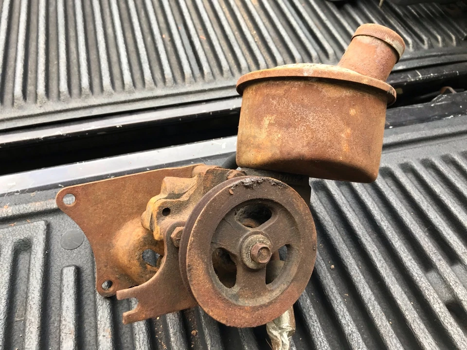 福特伊顿动力转向泵和支架适用于野马、猎鹰、Fairlane — 第 1/4 张图片