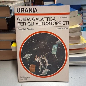GUIDA GALATTICA PER GLI AUTOSTOPPISTI Douglas Adams Urania 843 1980 1° EDIZIONE! - Foto 1 di 6