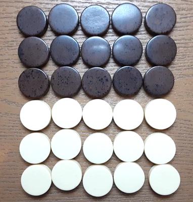 Lote de 30 piezas de repuesto de backgammon marrón moteado y crema Foto 1 de 4