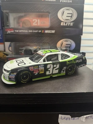 Coche nacional Kyle Larson 2013 personalizado Vizio/Hulu 1:24 Foto 1 de 3