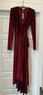 Nuevo con etiquetas Vestido de Vacaciones Baltic Born Morera Terciopelo Acanalado Jada Envolvente Talla Grande Foto 1 de 4