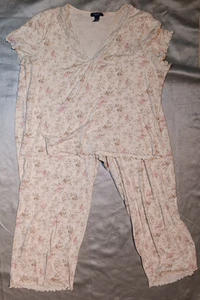 Chaps Pyjama Set Damen Größe 1X Rosa Blumen 100% Baumwolle Salatsaum Capri - Bild 1 von 6