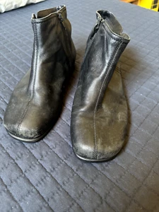 Aerosoles Women's 'Duble Trouble' Black Leather Zippered Ankle Boot US size 8 - Picture 1 of 4