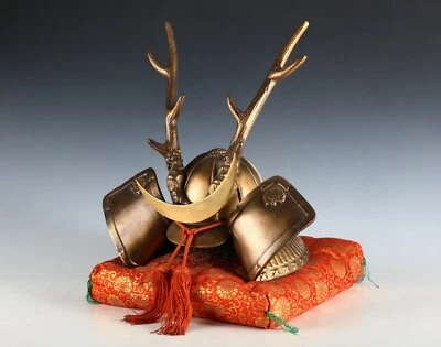 Casco Samurai Japonés -Yamanaka Shikanosuke Kabuto - Color Dorado   Foto 1 de 4