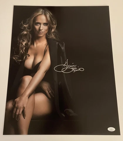 Jennifer Love Hewitt Hand Signed 16x20 Photo Authentic Autograph JSA COA Cover