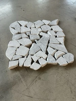 "Mosaico de guijarros de plata de 2"" - $5 / pieza" Foto 1 de 4