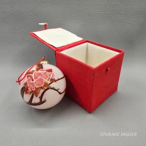 Vintage rosa Kirschblüten Glas Ornament Rückseite handbemalt mit roter Samtbox - Bild 1 von 12
