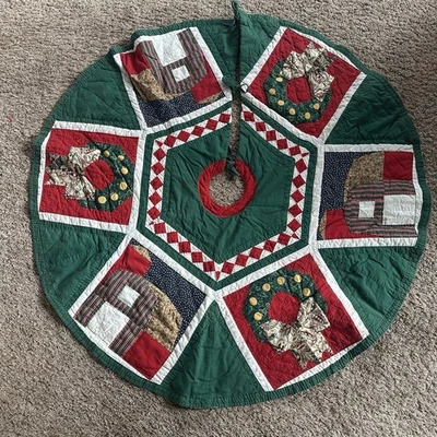 Quilted Tradicional Christmas Tree Skirt 48" - Image 1 of 4