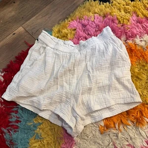 O'Neill Carla Crinkle Double Gauze Beach Shorts - Small - White - Picture 1 of 3