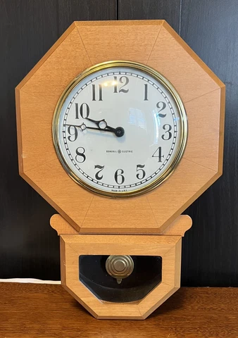 Vintage GE General Electric Wall Hanging Pendulum Clock Model 8031A Keeps Time Cover