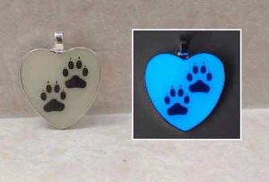 GLOW IN THE DARK PAW PRINT Silhouette Necklace Animal Pet Wolf Dog CUSTOMIZABLE - Picture 1 of 3