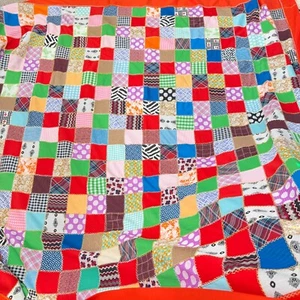 Vintage Handarbeit Voll Quilt Topper Block Rot Grün Quadrat Block Polyester 73x91 - Bild 1 von 13