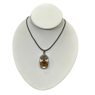 Lucite 真甲虫带银色金属发现花式项链黑绳二手状况完好 — 第 1/4 张图片